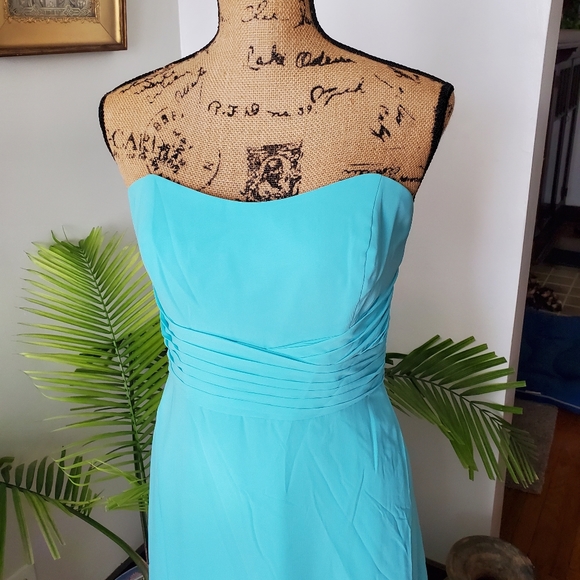 Turquoise Strapless Elegance - Picture 12 of 14